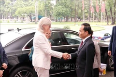 La Gouverneure générale australienne Sam Mostyn et Tran Luu Quang, secrétaire du Comité du Parti de Hô Chi Minh-Ville. Photo : VNA