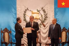 L’ambassadeur du Vietnam au Mexique, accrédité concurremment au Guatemala, Nguyen Van Hai, a solennellement présenté, le 16 janvier (heure locale), les lettres de créance du président vietnamien Luong Cuong au président guatémaltèque Bernardo Arévalo. Photo : VNA