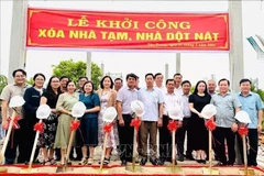 Les participants à la cérémonie dans le district de Dam Doi, province de Ca Mau, le 21 mars (Photo : VNA)