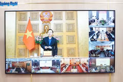 Le vice-Premier ministre Tran Hong Hà a présidé, le 26 novembre, une réunion en présentiel et en visioconférence avec les provinces concernées, exigeant la mise en œuvre immédiate de mesures d’urgence face du typhon n°15 (Koto). Photo VNA