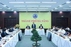 Le Premier ministre Pham Minh Chinh s'adresse aux membres du Comité permanent du Parti de Da Nang lors d'une séance de travail le 28 février. (Photo : VNA)