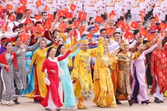 Le bloc Culture et Sports lors du défilé célébrant le 80ᵉ anniversaire de la Fête nationale du 2 septembre 2025. Photo : VNA.