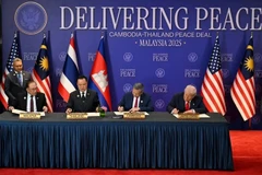 (De gauche à droite) Le Premier ministre malaisien Anwar Ibrahim, le Premier ministre cambodgien Hun Manet, le Premier ministre thaïlandais Anutin Charnvirakul et le président américain Donald Trump lors de la cérémonie de signature de l'accord de paix, le 26 octobre. (Photo : REUTERS/VNA)