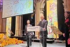 L’adjoint au maire de Paris, Arnaud Ngatcha, souligne que le maintien, depuis plus de dix ans, de la célébration du Têt vietnamien à l’Hôtel de Ville témoigne de l’attention portée par la capitale à la communauté vietnamienne ainsi que de la solidité des liens d’amitié entre Paris et le Vietnam. Photo : VNA