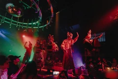 Des artistes chevronnés interprètent du Tuong avec de la musique moderne. (Source : Entropy)