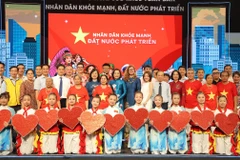 La vice-présidente de l’Assemblée nationale Nguyen Thi Thanh, la ministre de la Sané Dao Hong Lanet les délégués lors de l'événement. Photo d'illustration : Nhan dan.vn