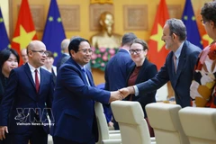 Le Premier ministre Pham Minh Chinh reçoit les ambassadeurs et chargés d’affaires de l’UE au Vietnam. Photo / VNA