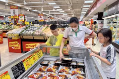 À Hô Chi Minh-Ville, les supermarchés renforcent les promotions et les programmes de stabilisation des prix. Photo : VNA