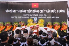 Cérémonie d’inhumation de l’ancien président Tran Duc Luong à Quang Ngai. Photo : VNA