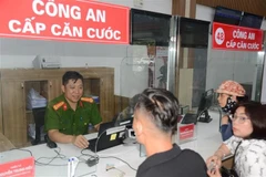 es 54 quartiers, communes et zones économiques spéciales de la province de Quang Ninh (Nord) sont officiellement entrés dans le test du fonctionnement de gouvernance locale à deux niveaux. Photo ; VNA