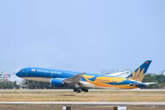Dans le classement de 2026, Vietnam Airlines figure aux côtés de compagnies aériennes internationales de premier plan telles qu'Emirates, Etihad Airways, Singapore Airlines et All Nippon Airways, ce qui souligne son rayonnement international croissant. Photo fournie par la compagnie aérienne
