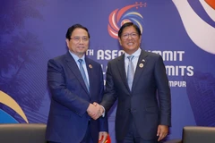 Le Premier ministre Pham Minh Chinh (droite) et le président philippin Ferdinand Romualdez Marcos Jr. Photo : VNA