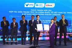 Accord de coopération entre le VIFC-HCMC et la Bourse de Londres visant à soutenir le développement du marché des capitaux au Centre financier international du Vietnam. Photo : VNA