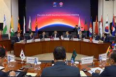 Ngo Le Van, membre du Conseil permanent du Comité du Parti du ministère des Affaires étrangères et vice-ministre des Affaires étrangères, est intervenu lors de la session consacrée à la transformation de l'Asie à l'ère numérique. (Photo : Courtoisie du ministère des Affaires étrangères)