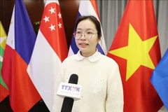 Lê Thi Anh Thu, étudiante en master à l’Université des Sports de Pékin, répond à une interview accordée à un journaliste de la VNA à Pékin. Photo : VNA