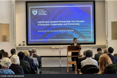 Le secrétaire général de l'ASEAN, Kao Kim Hourn, s'exprime à l'Université d'Auckland. (Photo : Secrétariat de l'ASEAN)