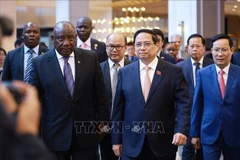 Le Premier ministre vietnamien Pham Minh Chinh participe au Forum d'affaires Vietnam-Afrique du Sud à Hanoï. Photo : VNA