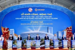 Les délégués à la cérémonie de pose de la première pierre du projet du Complexe national des sports de Rach Chiec. Photo : VNA
