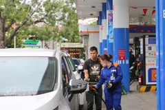 Le kérosène est temporairement exclu du calcul du prix de base du carburant. (Photo : VNA)