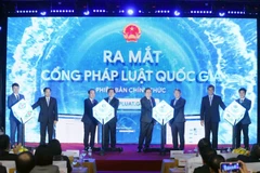 Cérémonie organisée en réponse à la Journée du droit vietnamien 2025 et lancement de la version officielle du Portail national du droit. Photo : VNA