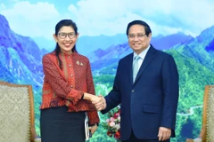 Le Premier ministre Pham Minh Chinh et l'ambassadrice de Thaïlande Urawadee Sriphiromya. Photo : VNA