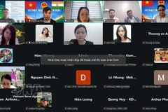 Des représentants d’entreprises participent au séminaire. Photo : VNA 