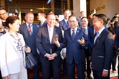 Le président de l’Assemblée nationale Trân Thanh Mân reçoit les entreprises européennes. Photo : VNA