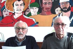 Renato Darsie, président de la section locale de l'Association d'amitié Italie-Vietnam en Vénétie, et Franco Nube, membre du conseil d'administration de l'association, accordent une interview à l'Agence de presse vietnamienne. Photo : VNA