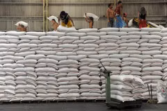 Transport de riz à Manille, aux Philippines. (Photo : AFP/VNA)