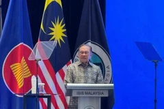 Le Premier ministre malaisien Anwar Ibrahim s'adresse à la 38e Table ronde Asie-Pacifique (APR) à Kuala Lumpur le 19 juin (Photo : VNA)