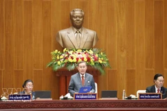 Xaysomphon Phomvihane, membre du Politburo et président de la neuvième Assemblée nationale du Laos, prononce le discours d'ouverture de la session. (Photo : VNA)