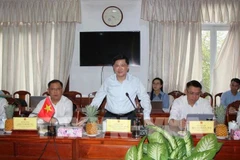 Le vice-secrétaire permanent du Comité provincial du Parti de Hau Giang, Nguyen Tuan Anh, prend la parole lors de la réunion. (Photo : VNA)