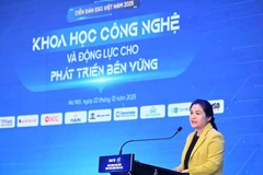 La vice-ministre de l'Intérieur, Nguyen Thi Ha, s'exprime lors du Forum vietnamien sur les critères ESG, le 22 décembre après-midi. Photo : dantri.com.vn