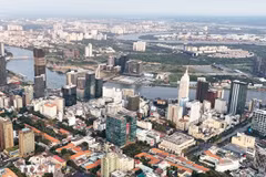Le centre-ville de Hô Chi Minh-Ville et la péninsule de Thu Thiem, appelée à accueillir le Centre financier international de la ville. Photo . VNA