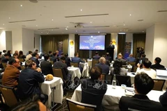 Le ministre de l'Industrie et du Commerce, Nguyen Hong Dien, s'exprime lors du forum des entrepreneurs vietnamiens en Australie, à Melbourne, le 19 novembre. (Photo : VNA)