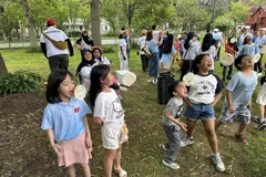Des enfants participent à un jeu lors de la Journée de la famille de l'ASEAN 2025 (Photo : VNA)
