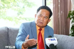 Khieu Kola, rédacteur en chef de la chaîne de télévision CNC du Royal Group et conseiller principal du président du Club des journalistes cambodgiens. Photo : VNA