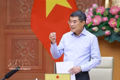 Le Premier ministre Lê Minh Hung lors de lq séance de travail. Photo : VNA