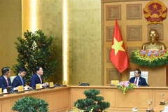 Le Premier ministre Pham Minh Chinh (droite) reçoit le président du groupe sud-coréen SK Chey Tae-won.. Photo : VNA