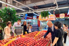 Des pommes de Nouvelle-Zélande vendues dans un supermarché au Vietnam. Photo : VNA