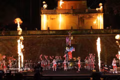 Un échange culturel haut en couleur à la Cité impériale de Thang Long. Photo : VNA