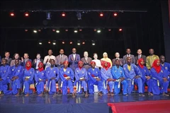 Les dirigeants ont assisté à des démonstrations d’arts martiaux exécutées par les pratiquants de la Fédération sénégalaise de Vovinam. Photo : VNA