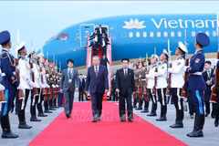 Le secrétaire général du Parti communiste du Vietnam, To Lam, est arrivé à 6h30 (heure locale), à l'aéroport international de Pyongyang pour entamer sa visite d’État en République populaire démocratique de Corée. Photo : VNA