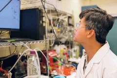 Face aux défis croissants du changement climatique, le développement de technologies efficaces et respectueuses de l’environnement pour le traitement des émissions de CO₂ est devenu une priorité mondiale. Photo : baodautu.vn