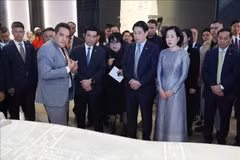 Le président Luong Cuong et son épouse visitent le Grand Musée égyptien. Photo : VNA