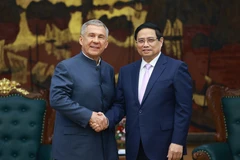 Le Premier ministre Pham Minh Chinh (droite) et R.N. Minnikhanov, chef de la République du Tatarstan de la Fédération de Russie. Photo : VNA