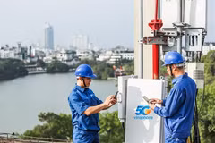 Début 2026, plus de 4 000 stations BTS étaient installées à travers le pays, couvrant 90 % de la population. Photo baotintuc.vn