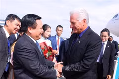 Le dirigeant cubain arrive à Hanoï, entamant sa visite d'État au Vietnam. Photo : VNA