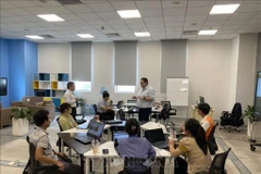 Le modèle de « classe numérique » est présenté à l’Université vietnamo-allemande. Photo / VNA