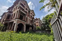 Des villas laissées inoccupées pendant des années. (Photo : diendandoanhnghiep.vn)
